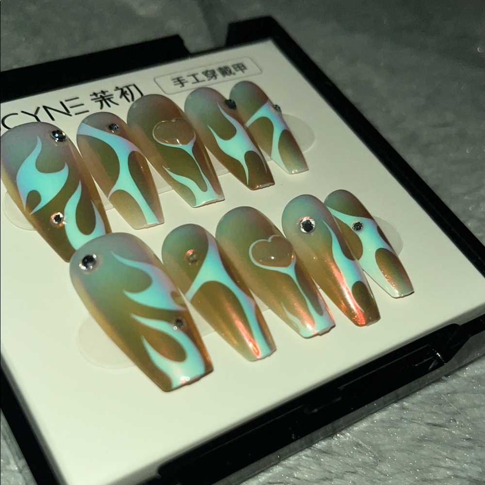 MOCYNE Brown Flame Press-On Nail Set